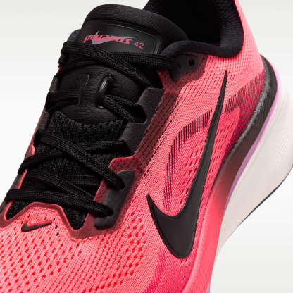 Nike Pegasus 42 Straßenlaufschuh (Damen) – Lava Glow/Flash Crimson/Light Magenta/Schwarz
