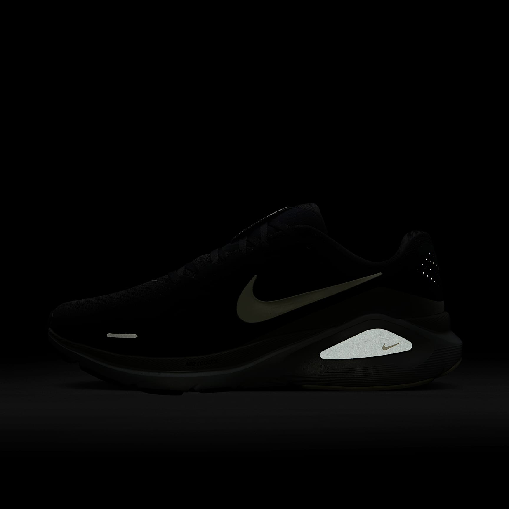 Nike Structure 26 Straßenlaufschuh (Herren) – Anthracite/Light Smoke Grey/Pure Platinum/Sail