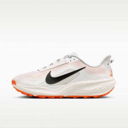 Nike ACG Pegasus Trail Traillaufschuh (Herren) – Summit White/Phantom/Safety Orange/Schwarz