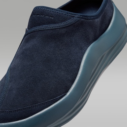 Jordan Future Mules (Herren) – Dark Obsidian/Blue Fox/Picante Red