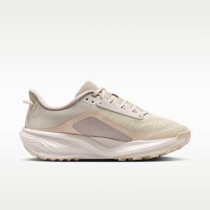 Nike ACG Pegasus Trail Traillaufschuh (Damen) – Cream II/Light Orewood Brown/Safety Orange/Cream II