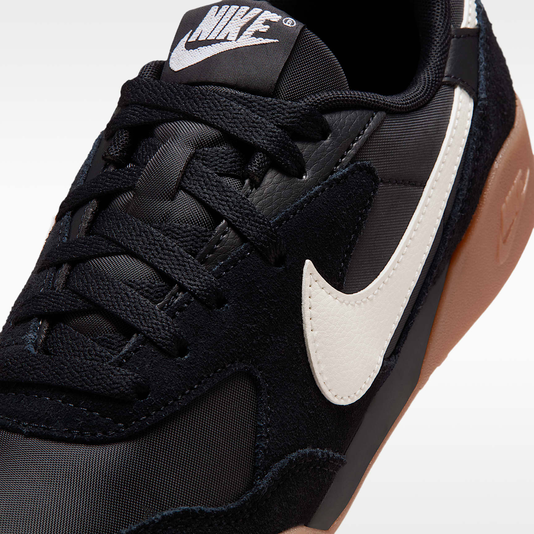 Nike Terra Manta Suede (Damen) – Schwarz/Gum Medium Brown/Sail