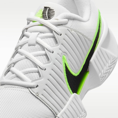 Nike Zoom GP Challenge Pro Tennisschuh für Hartplätze (Damen) – Weiß/Pure Platinum/Volt/Schwarz