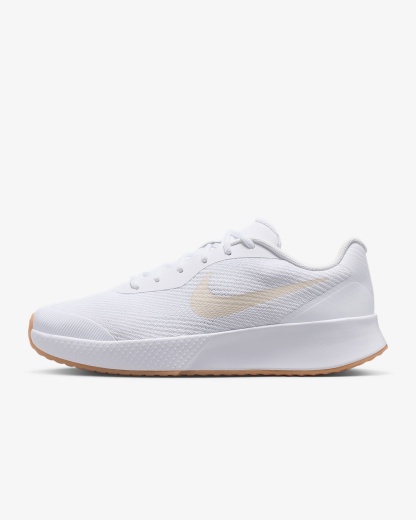 Nike Vapor Lite 3 Tennisschuh für Hartplätze (Herren) – Weiß/Summit White/Gum Yellow/Light Orewood Brown