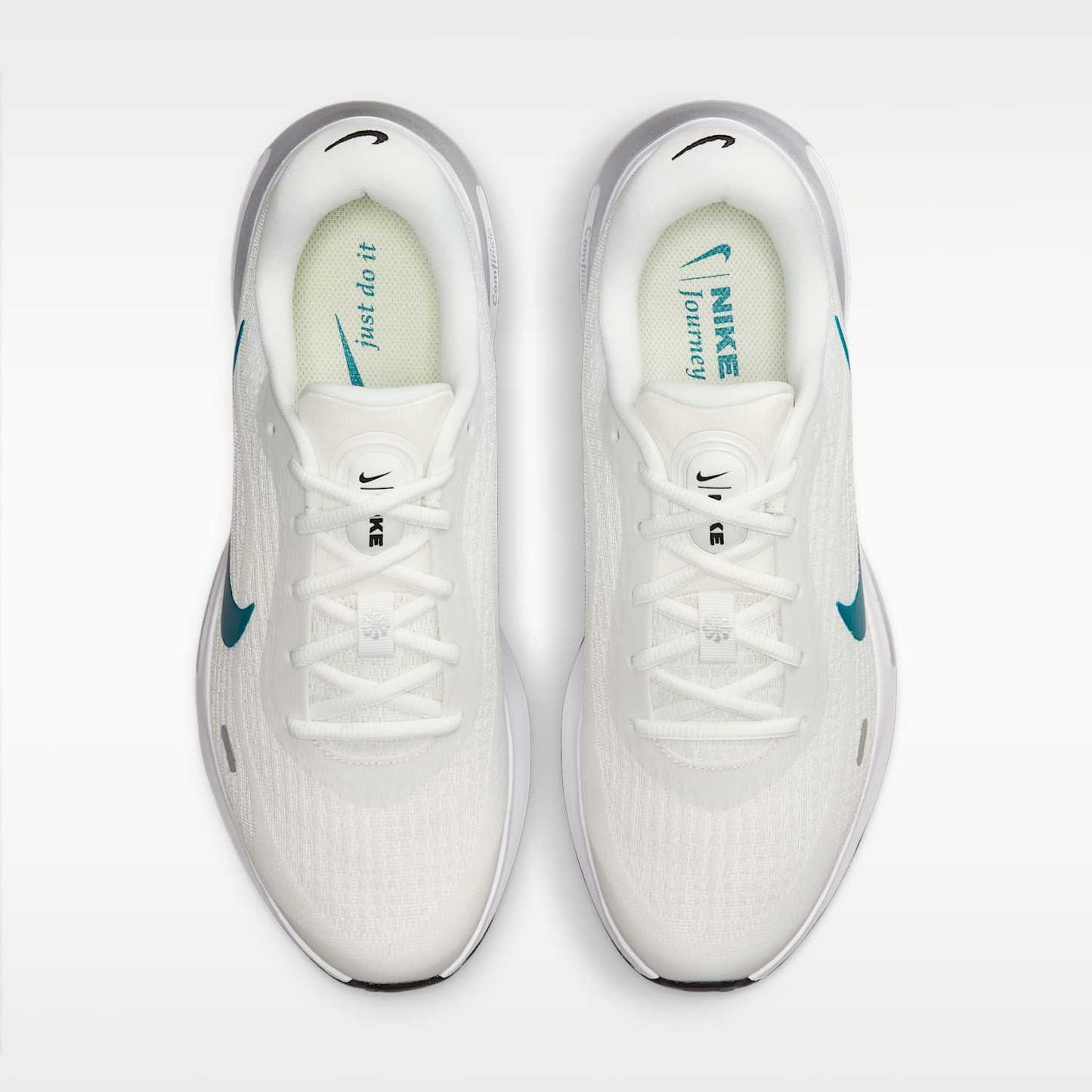 Nike Journey Run Straßenlaufschuh (Herren) – Summit White/Schwarz/Metallic Silver/Bright Spruce