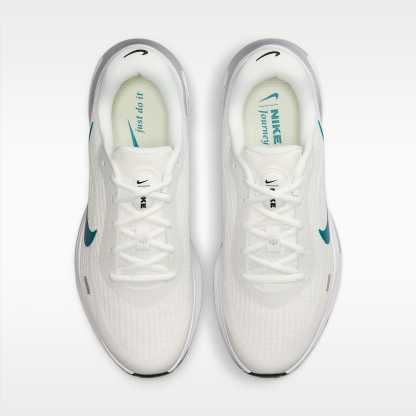Nike Journey Run Straßenlaufschuh (Herren) – Summit White/Schwarz/Metallic Silver/Bright Spruce