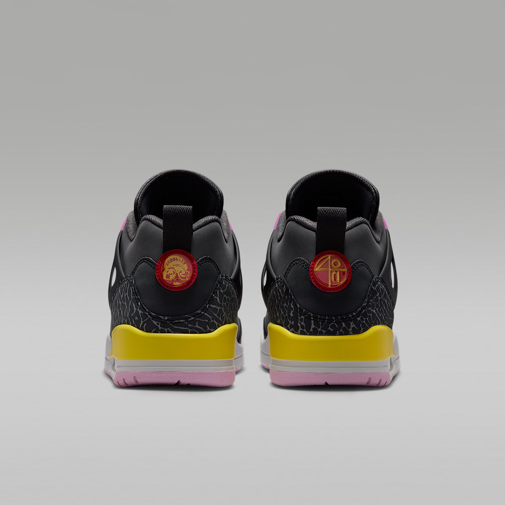Jordan Spizike Low Herrenschuh – Anthracite/Schwarz/Wolf Grey/University Red