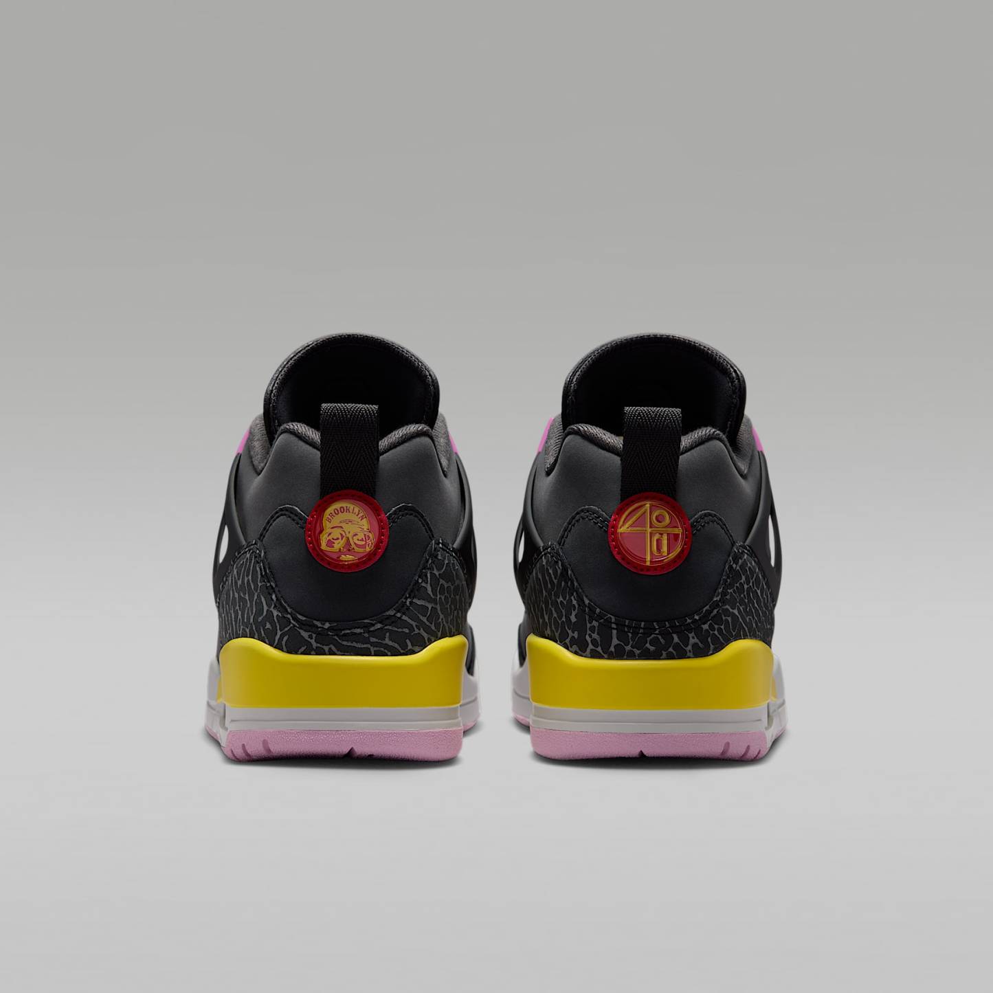 Jordan Spizike Low Herrenschuh – Anthracite/Schwarz/Wolf Grey/University Red