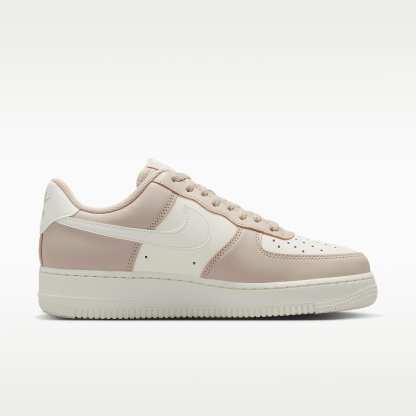 Nike Air Force 1 '07 Schuh (Damen) – Cream II/Metallic Gold/Sail