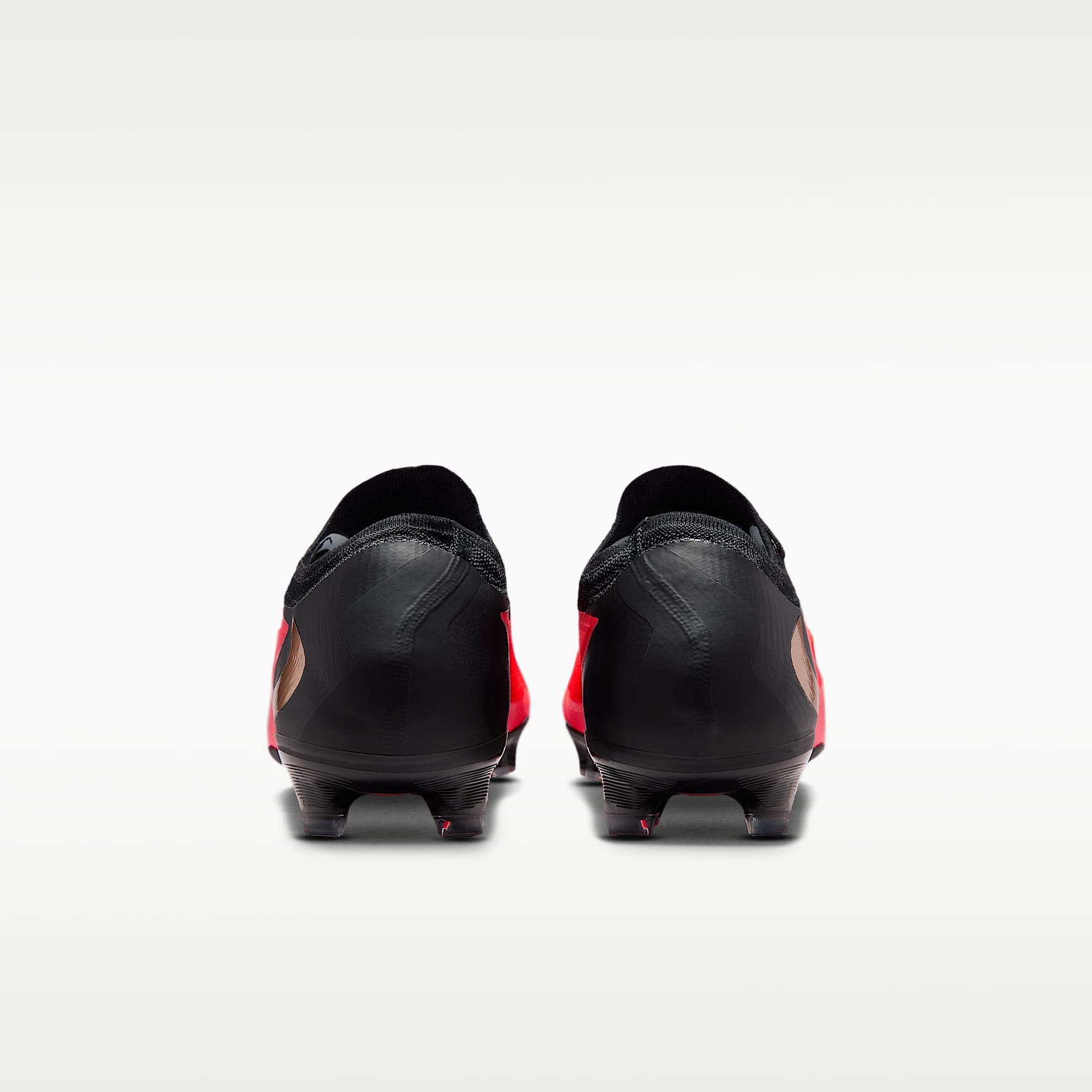 Nike Phantom 6 Low Pro Fußballschuh für normalen Rasen – Bright Crimson/Bright Crimson/Schwarz