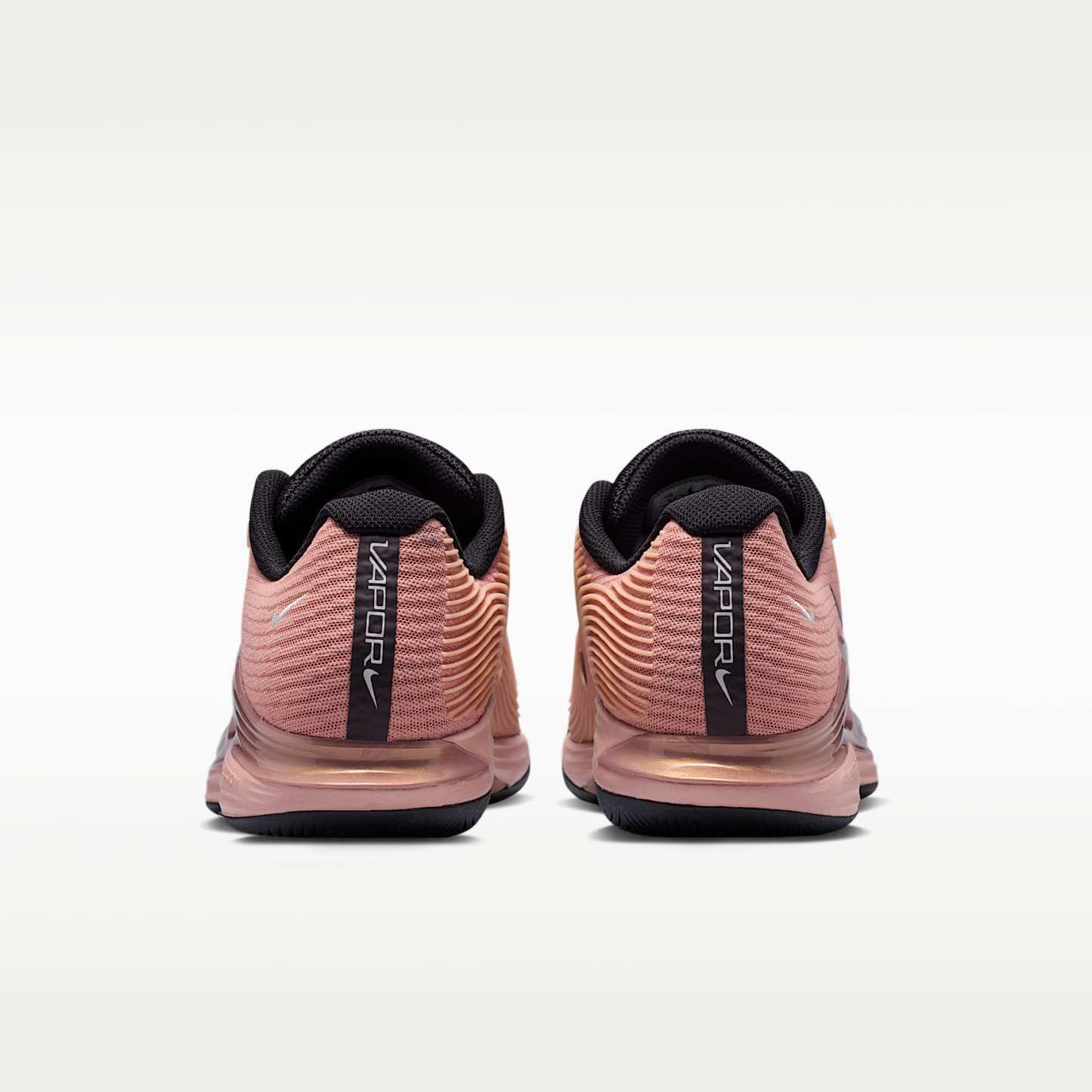 Nike Vapor 12 PRM Tennisschuh für Hartplätze (Damen) – Metallic Red Bronze/Pure Platinum/Schwarz
