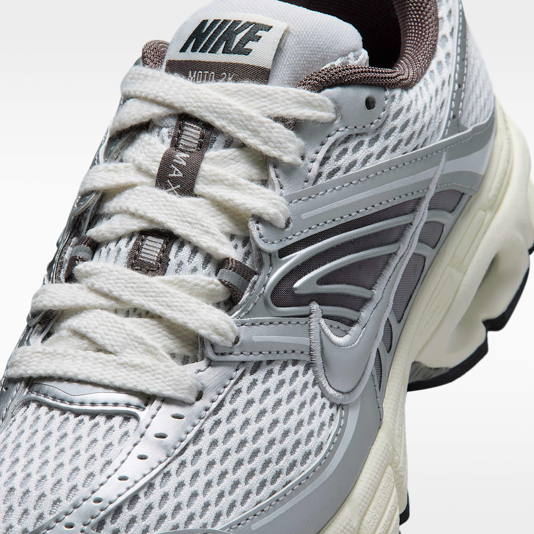 Nike Air Max Moto 2K Schuh für ältere Kinder – Platinum Tint/Cave Stone/Anthracite/Metallic Silver