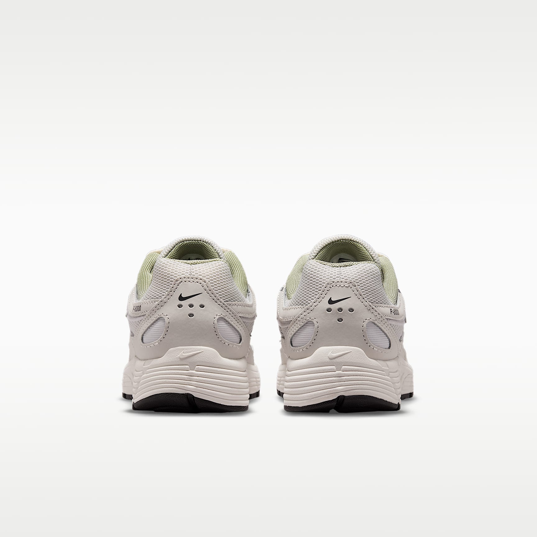 Nike P-6000 Schuh (ältere Kinder) – Platinum Tint/Sail/Anthracite/Metallic Silver