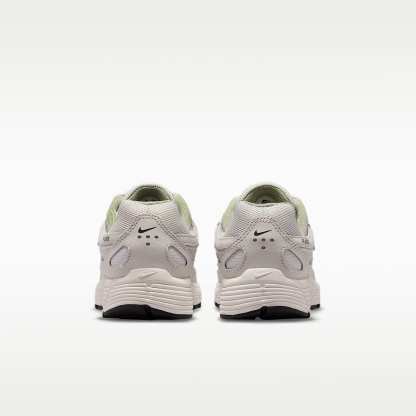 Nike P-6000 Schuh (ältere Kinder) – Platinum Tint/Sail/Anthracite/Metallic Silver