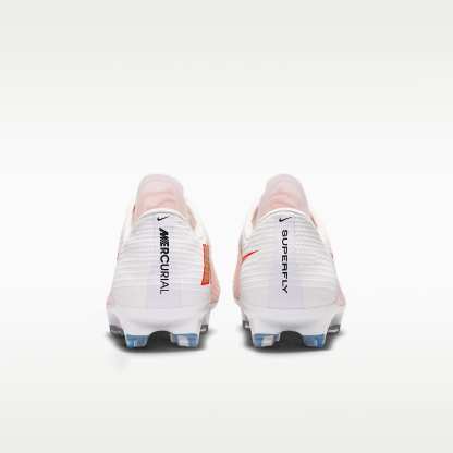 Nike Mercurial Superfly 11 Pro Low-Top-Fußballschuh für normalen Rasen – Weiß/Bright Crimson/Blur