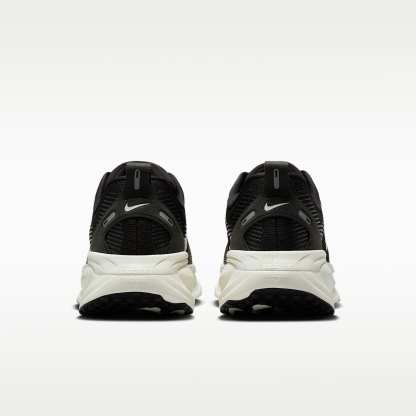 Nike Vomero 18 Straßenlaufschuh (Damen) – Schwarz/Coconut Milk/Light Iron Ore/Summit White