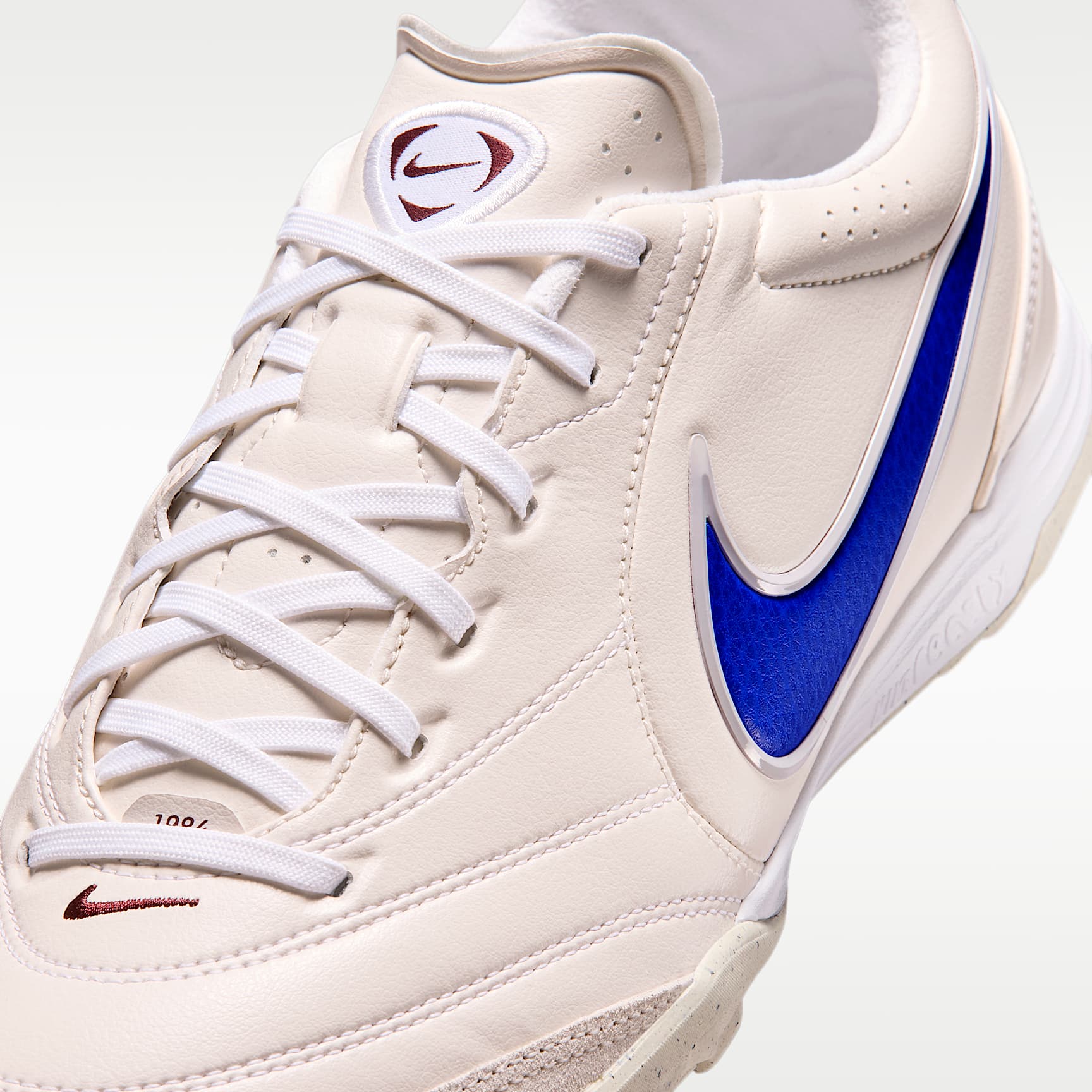 Nike Tiempo Ligera Pro Low-Top-Fußballschuh für Turf – Chalk/Weiß/Racer Blue