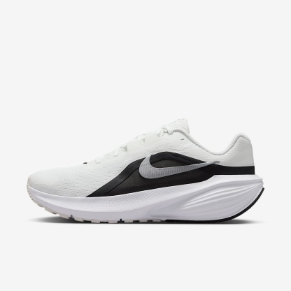 Nike Downshifter 14 Straßenlaufschuh (Herren) – Summit White/Schwarz/Weiß/Metallic Silver