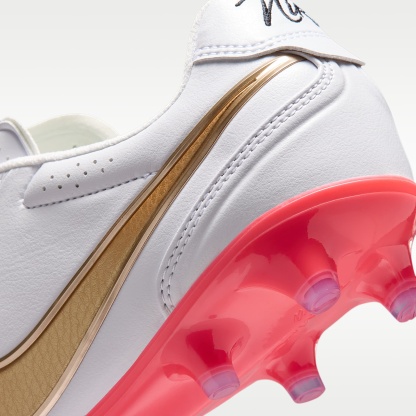 Nike Tiempo Ligera Pro Low-Top-Fußballschuh für normalen Rasen – Weiß/Bright Crimson/Blur