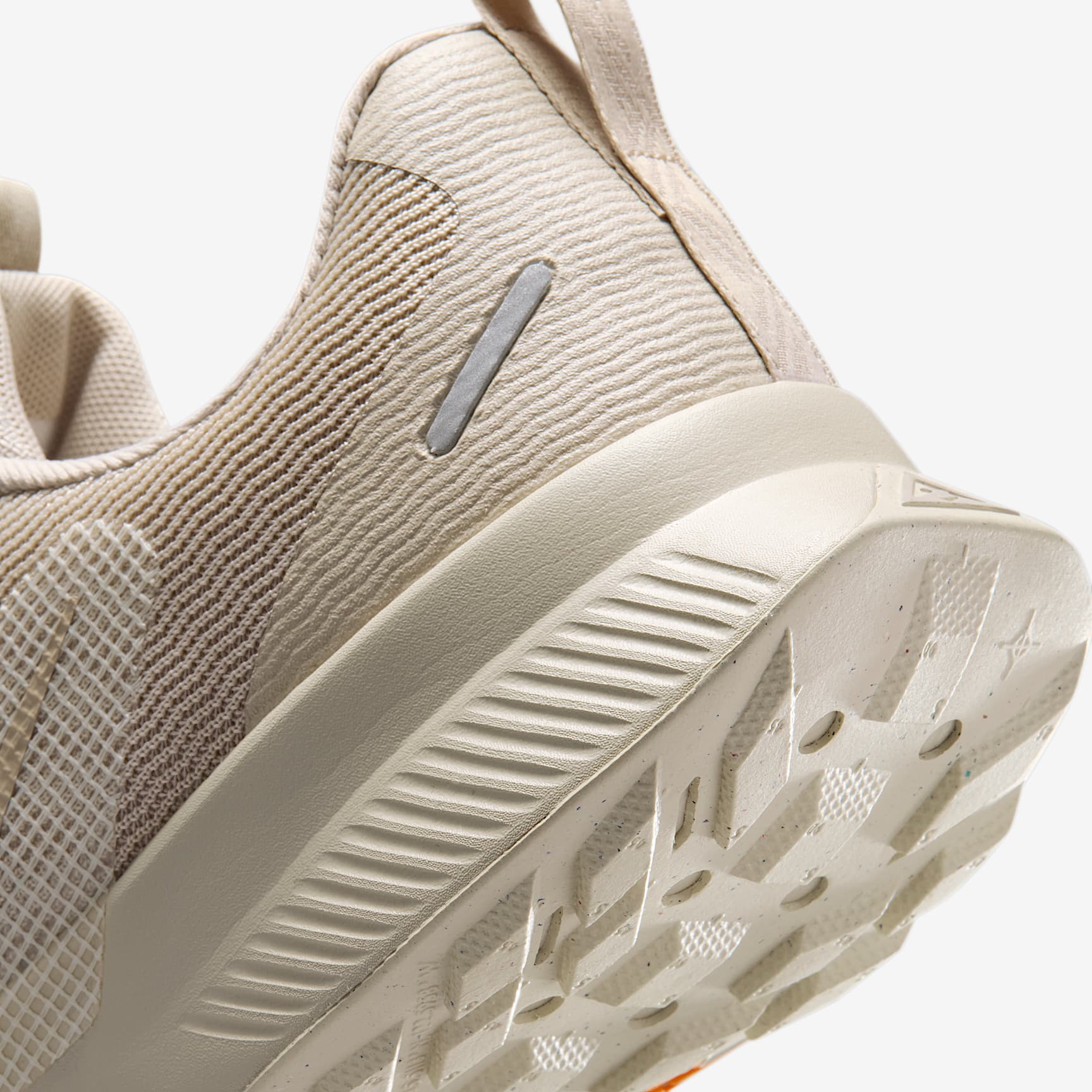 Nike Juniper Trail 3 Traillaufschuh (Herren) – Cream II/Light Orewood Brown/Safety Orange/Cream II