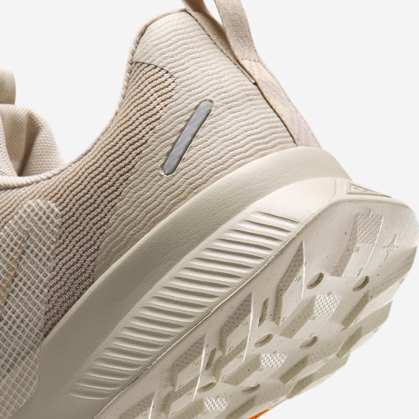 Nike Juniper Trail 3 Traillaufschuh (Herren) – Cream II/Light Orewood Brown/Safety Orange/Cream II