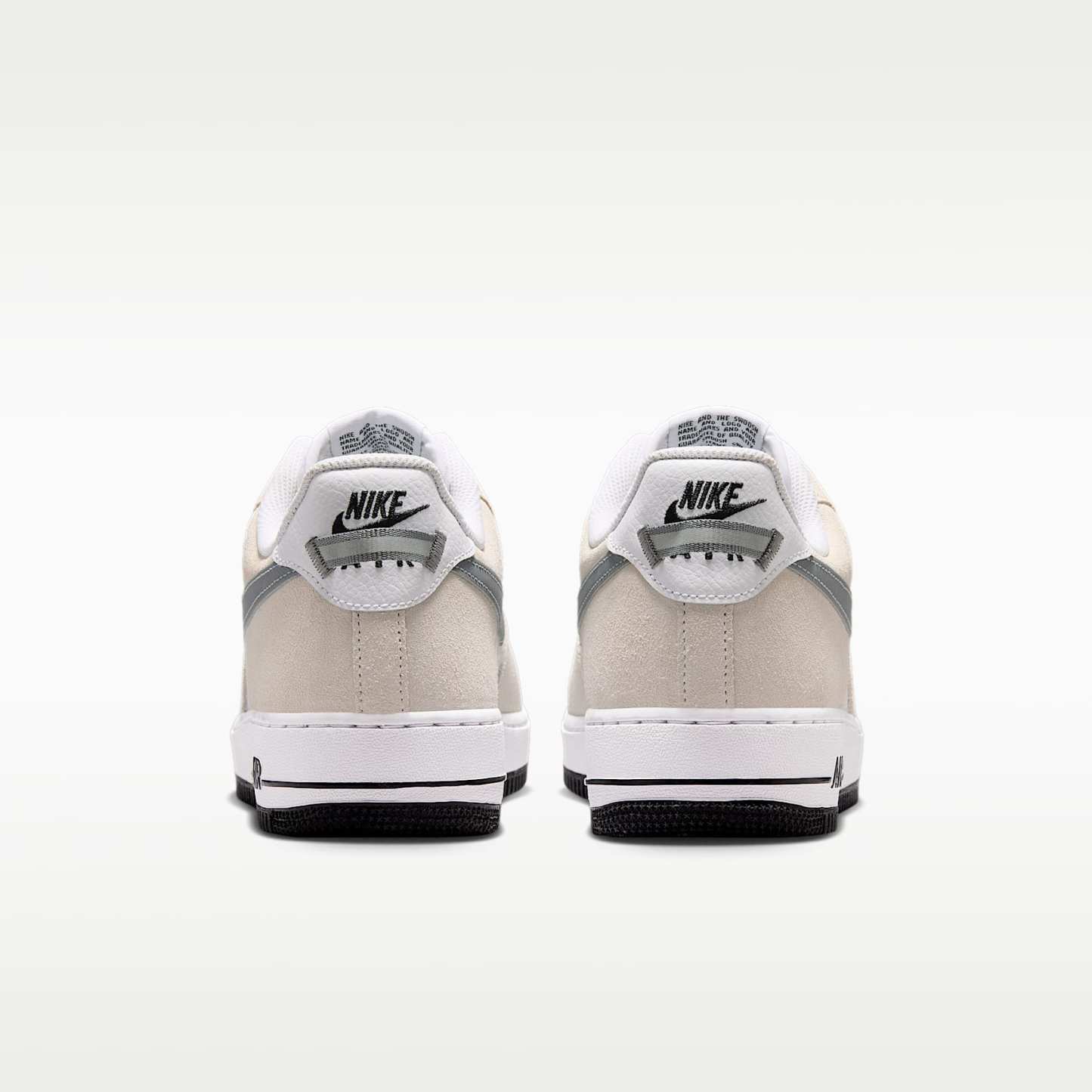 Nike Air Force 1 '07 LV8 Schuh (Herren) – Weiß/Schwarz/Cool Grey/Metallic Cool Grey
