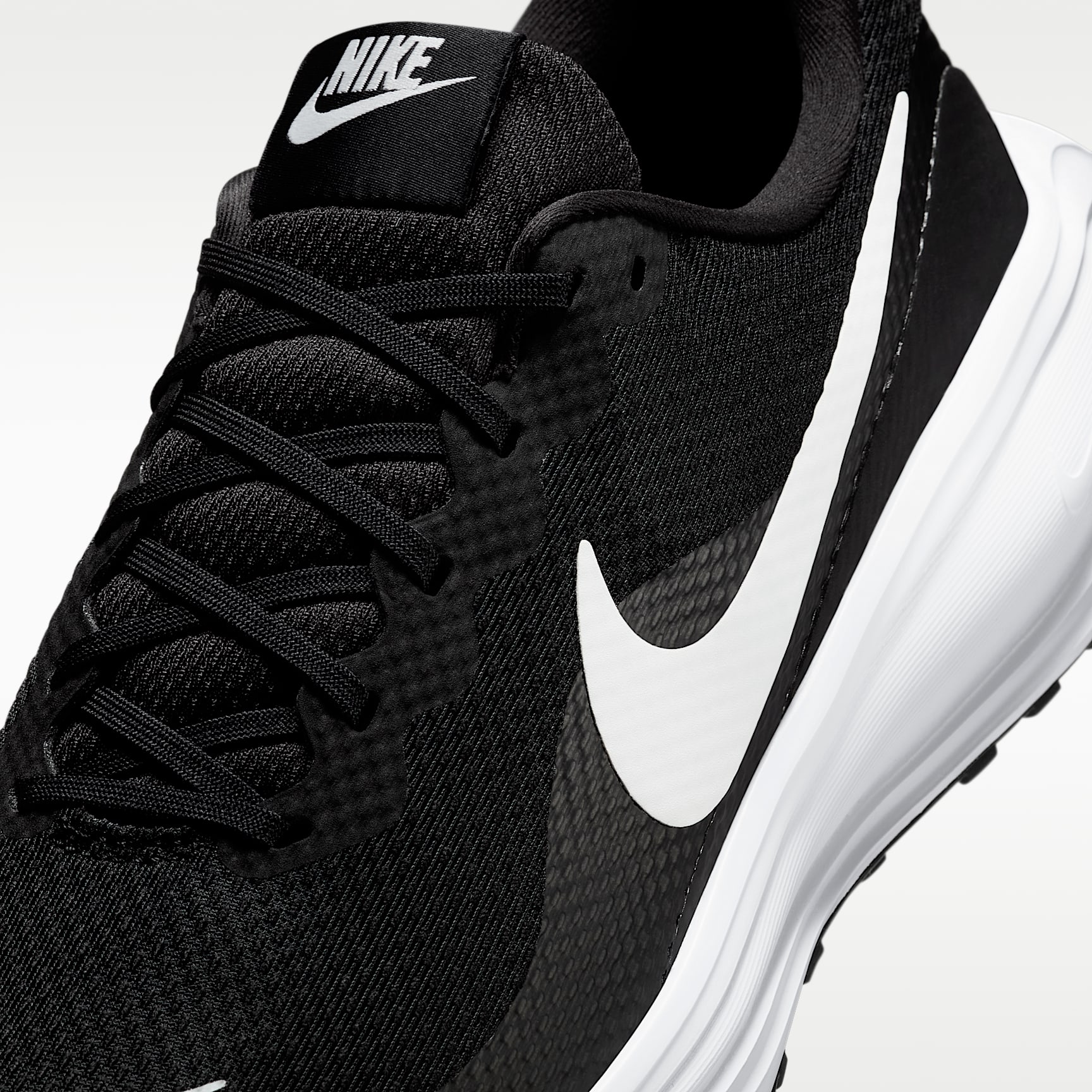 Nike Revolution 8 Straßenlaufschuh (Herren) – Schwarz/Schwarz/Weiß