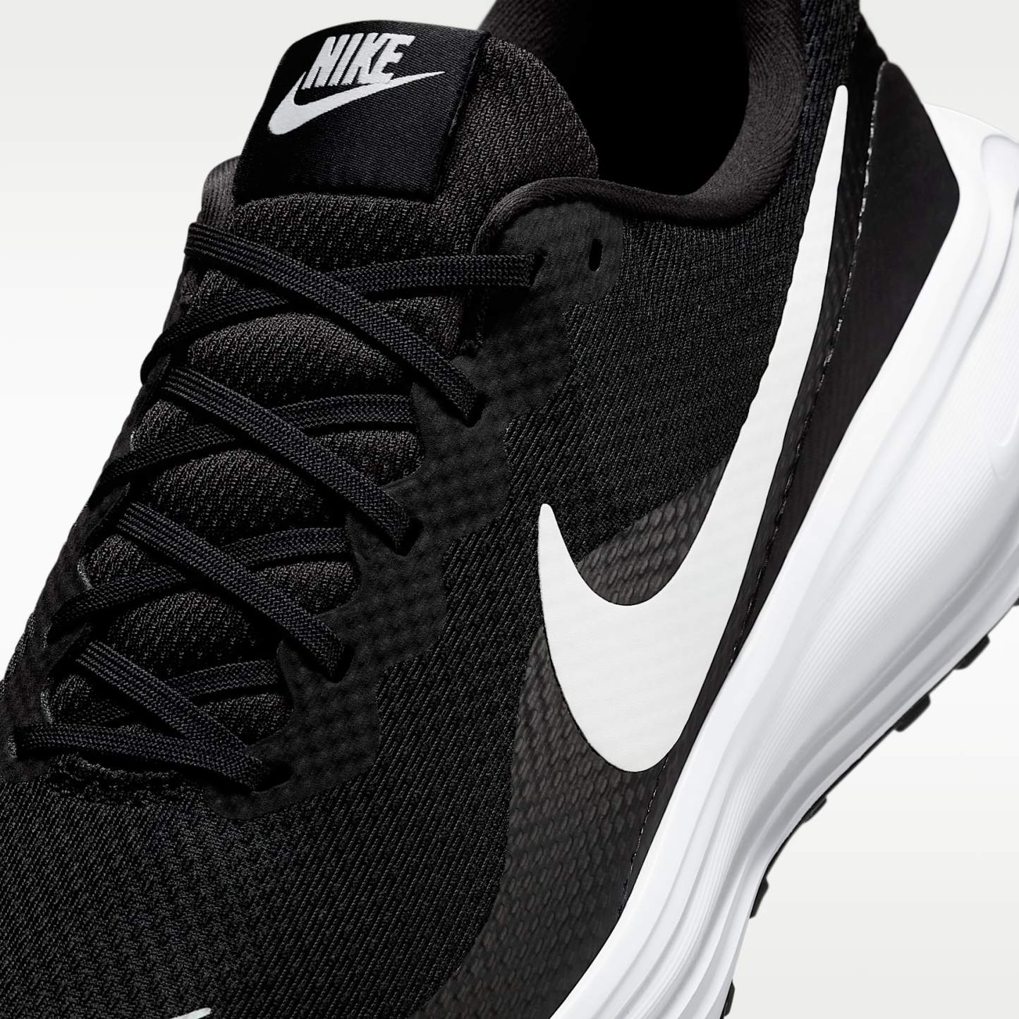 Nike Revolution 8 Straßenlaufschuh (Herren) – Schwarz/Schwarz/Weiß