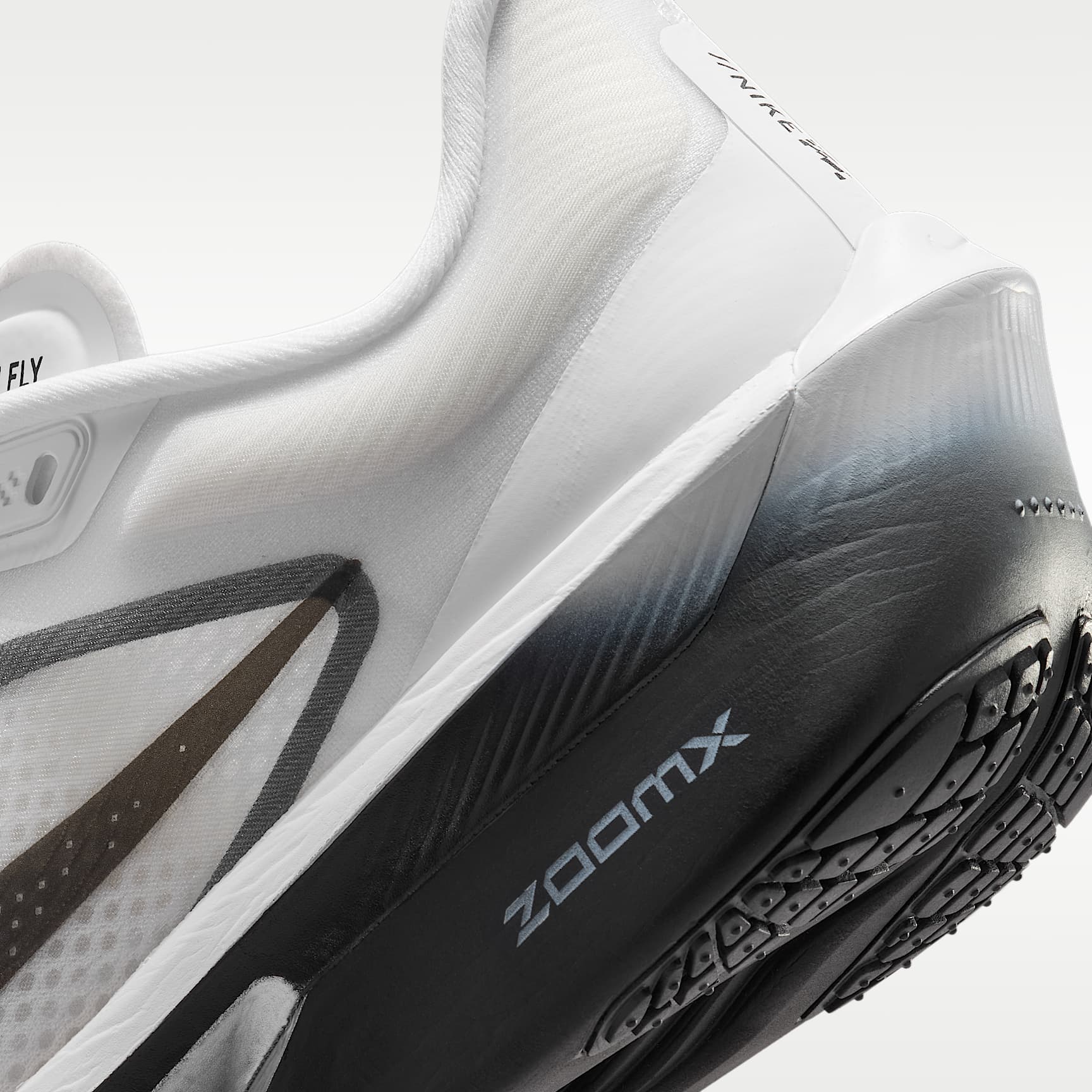Nike Zoom Fly 6 Straßenlaufschuh für Wettkämpfe (Damen) – Weiß/Smoke Grey/Metallic Silver/Schwarz