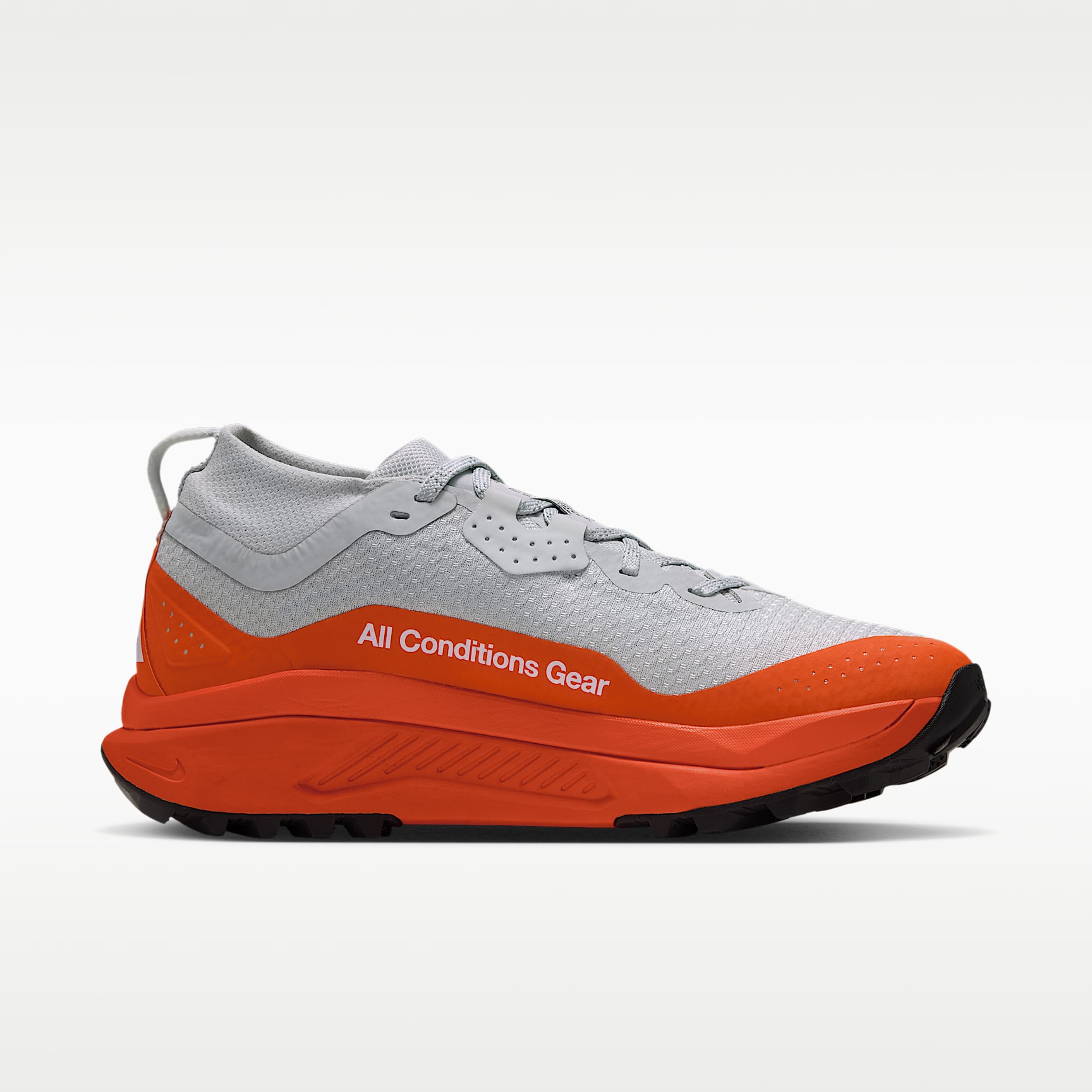 ACG Zegama Trail GORE-TEX wasserdichter Traillaufschuh (Damen) – Light Silver/Safety Orange/Schwarz/Summit White