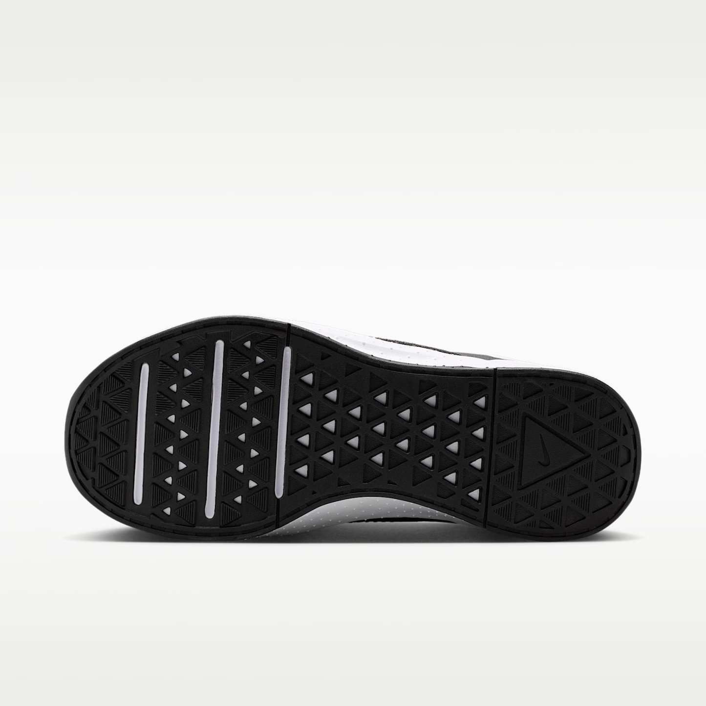 Nike MC Trainer 4 Trainingsschuh (Damen) – Schwarz/Weiß