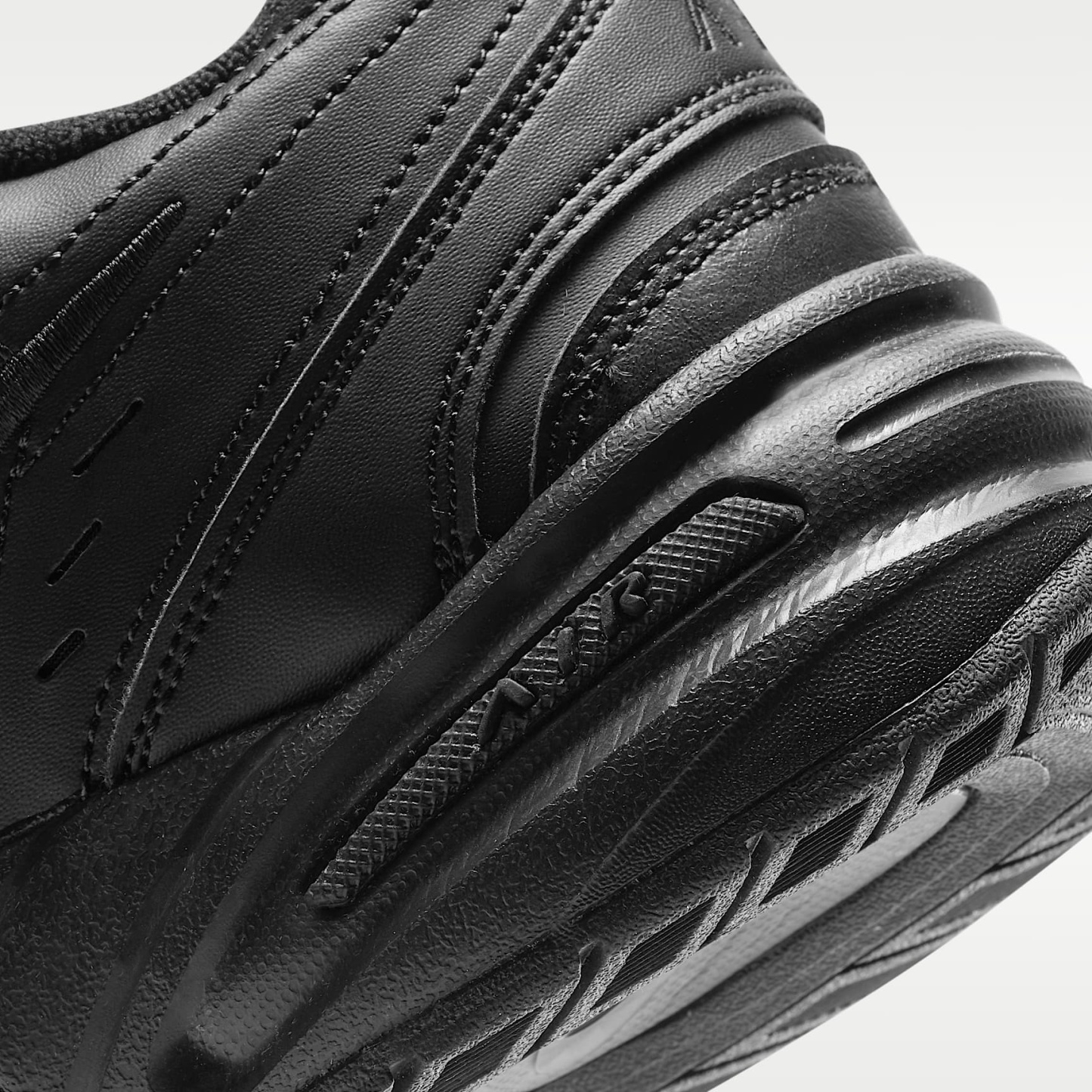 Nike Air Monarch IV Workout-Schuh für Herren – Schwarz/Schwarz