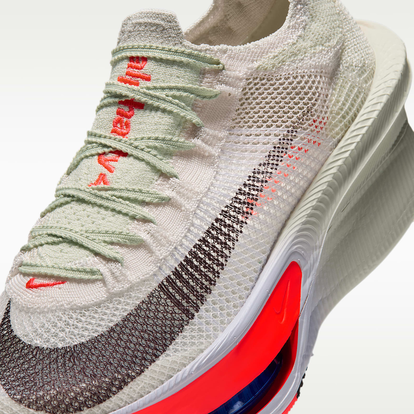 Nike Alphafly 4 Straßenlaufschuh für Wettkämpfe (Damen) – Sea Glass/Laser Crimson/Phantom/Burgundy Ash