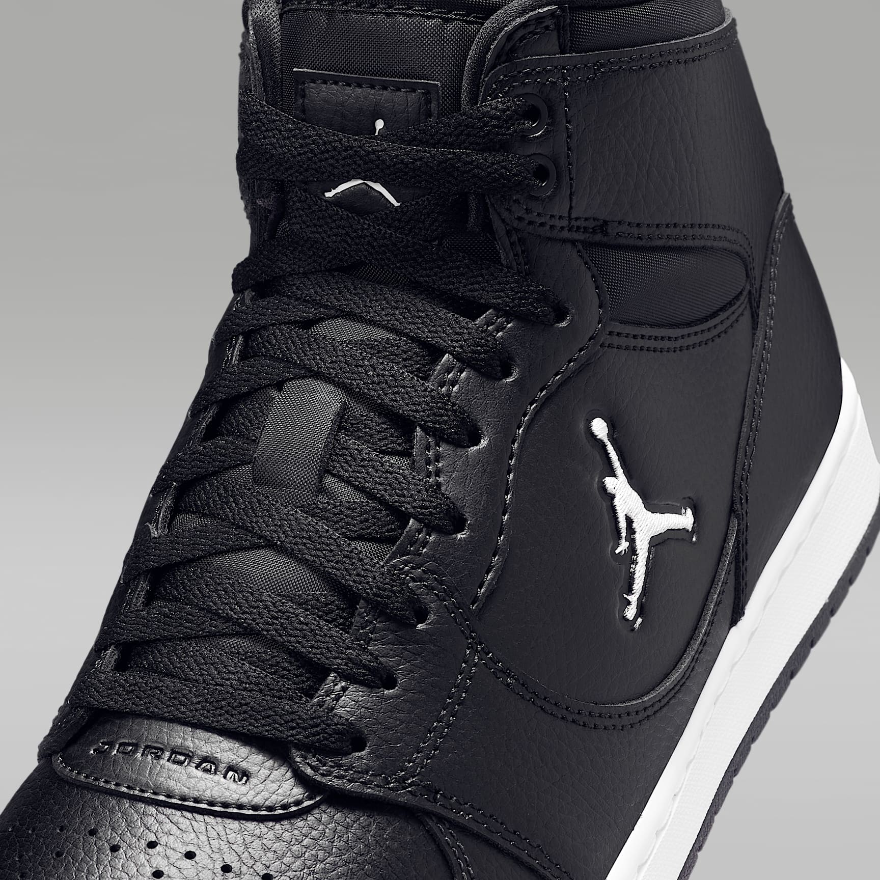 Jordan Court Connect Mid Herrenschuhe – Schwarz/Weiß