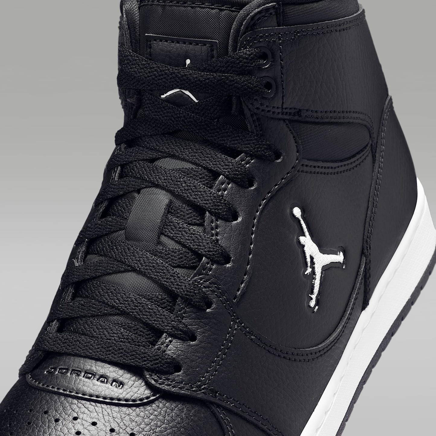 Jordan Court Connect Mid Herrenschuhe – Schwarz/Weiß