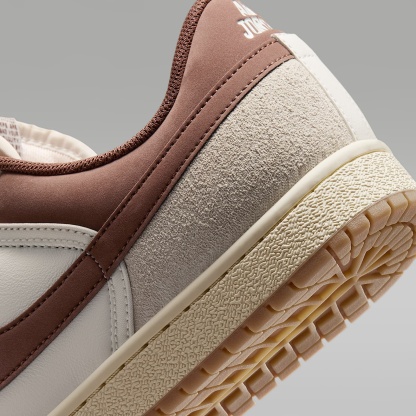 Air Jordan Skyline Low LE Schuh (Herren) – Sail/Light Orewood Brown/Muslin/Fauna Brown