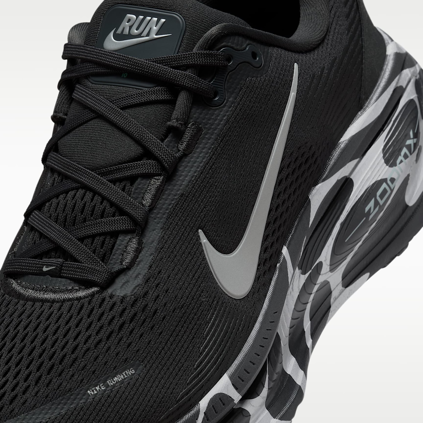 Nike Vomero 18 Straßenlaufschuh (Herren) – Anthracite/Cannon/Metallic Silver/Reflect Silver