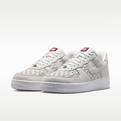 Nike Air Force 1 Low Retro Premium Schuh (Herren) – Summit White/Team Red/Metallic Silver/Summit White