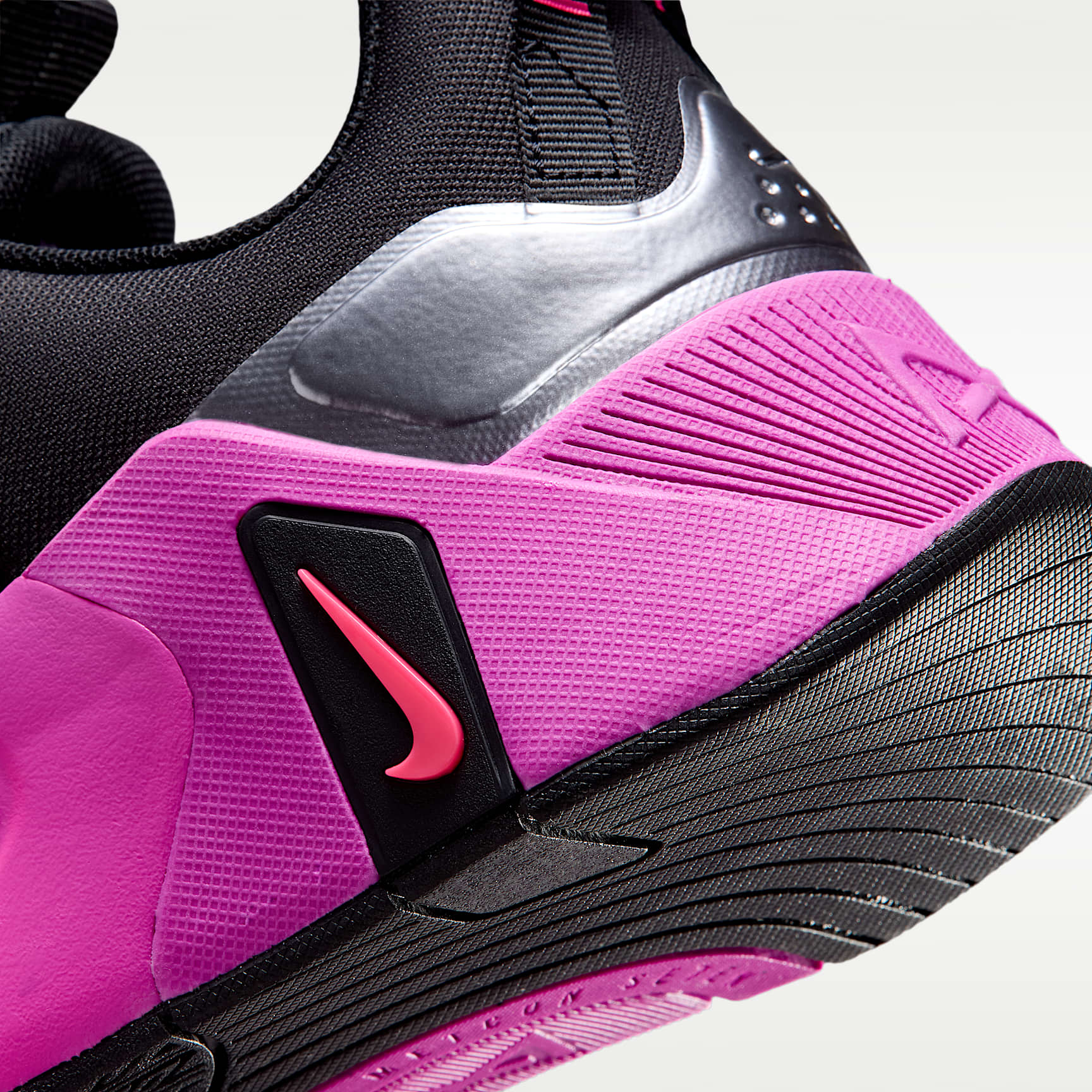 Nike Free Metcon 7 Trainingsschuhe (Damen) – Schwarz/Hyper Pink/Metallic Cool Grey/Fuchsia Blast