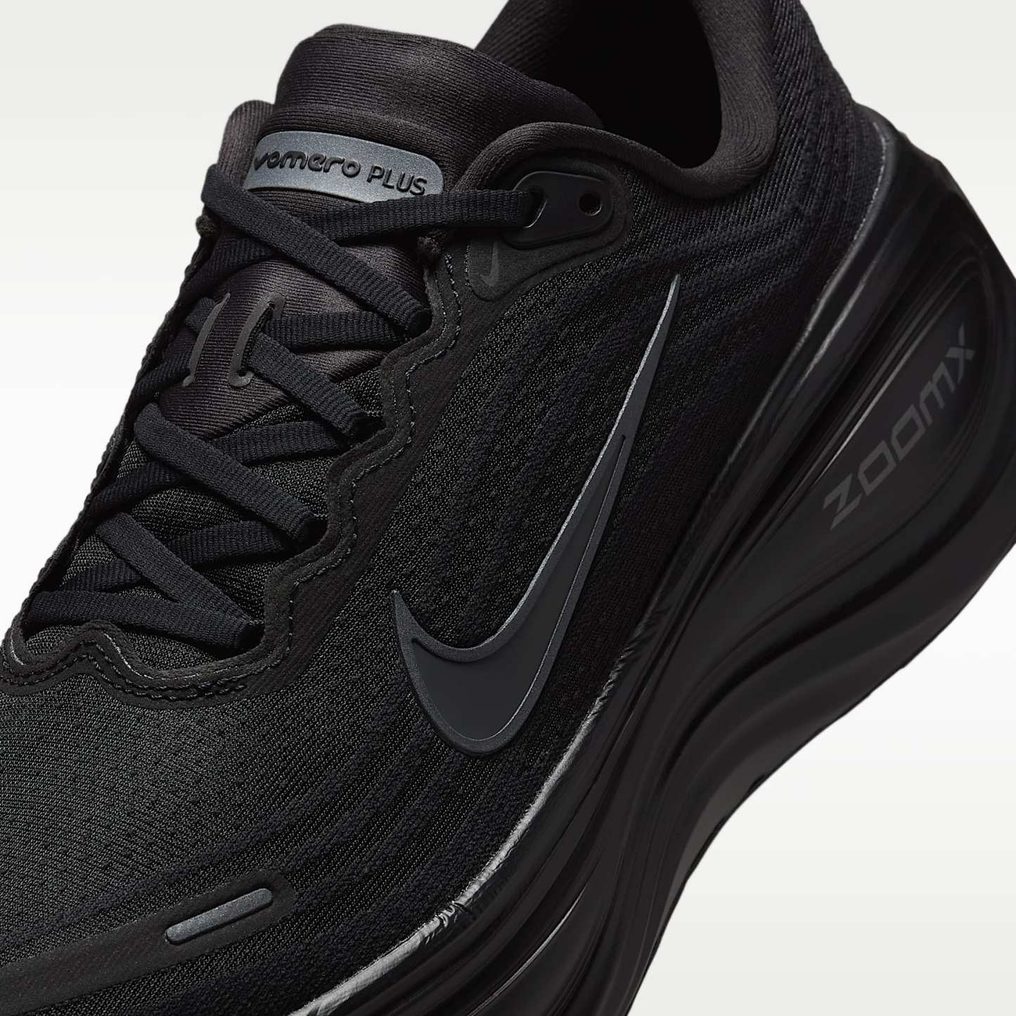 Nike Vomero Plus Straßenlaufschuh (Herren) – Schwarz/Metallic Dark Grey/Cool Grey/Dark Smoke Grey