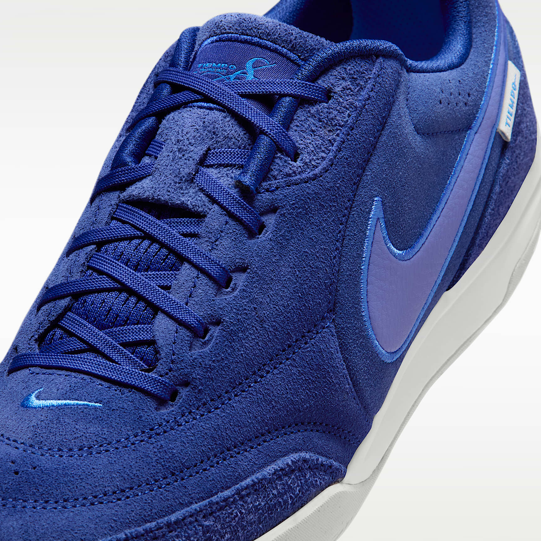 Nike Tiempo Streetgato PRM Low-Top-Fußballschuh für Hallen- und Hartplätze – Deep Royal Blue/Blue Crystal/Polar