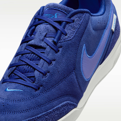 Nike Tiempo Streetgato PRM Low-Top-Fußballschuh für Hallen- und Hartplätze – Deep Royal Blue/Blue Crystal/Polar