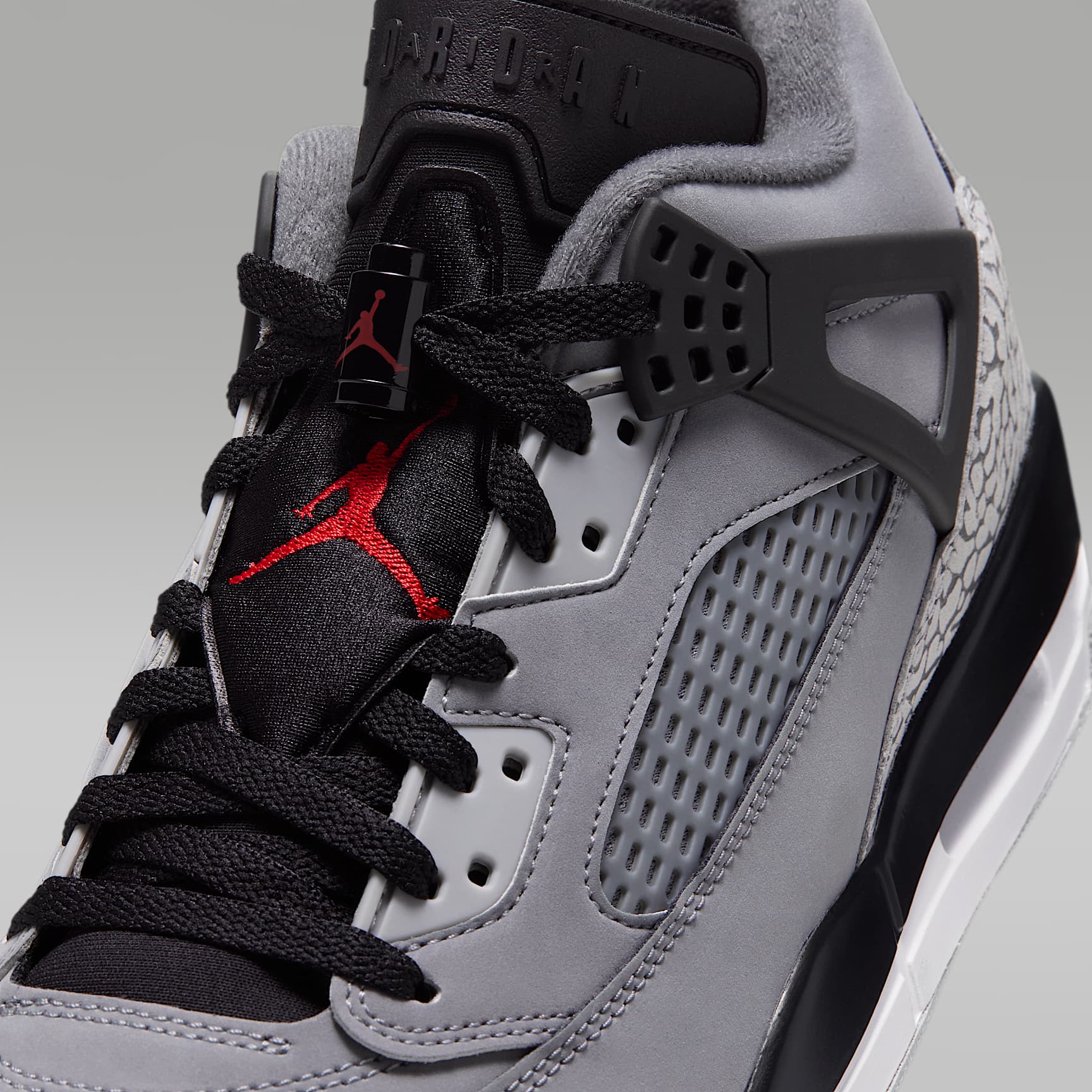 Jordan Spizike Low Herrenschuh – Cool Grey/Schwarz/Wolf Grey/University Red