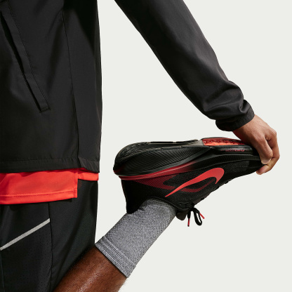 Nike Pegasus 42 Straßenlaufschuh (Herren) – Schwarz/University Red/Wolf Grey/Bright Crimson
