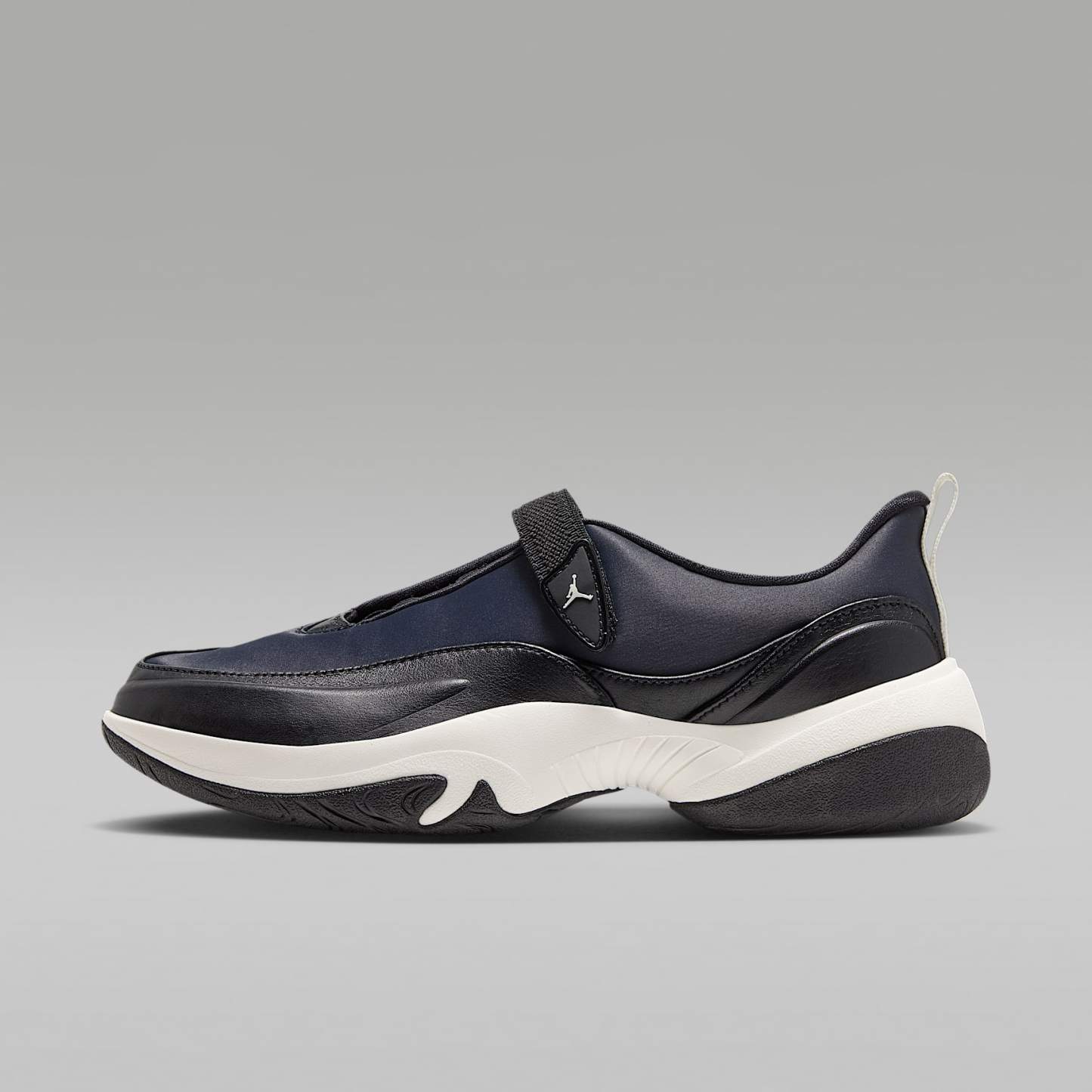 Jordan Pointe Schuh (Damen) – Schwarz/Sail