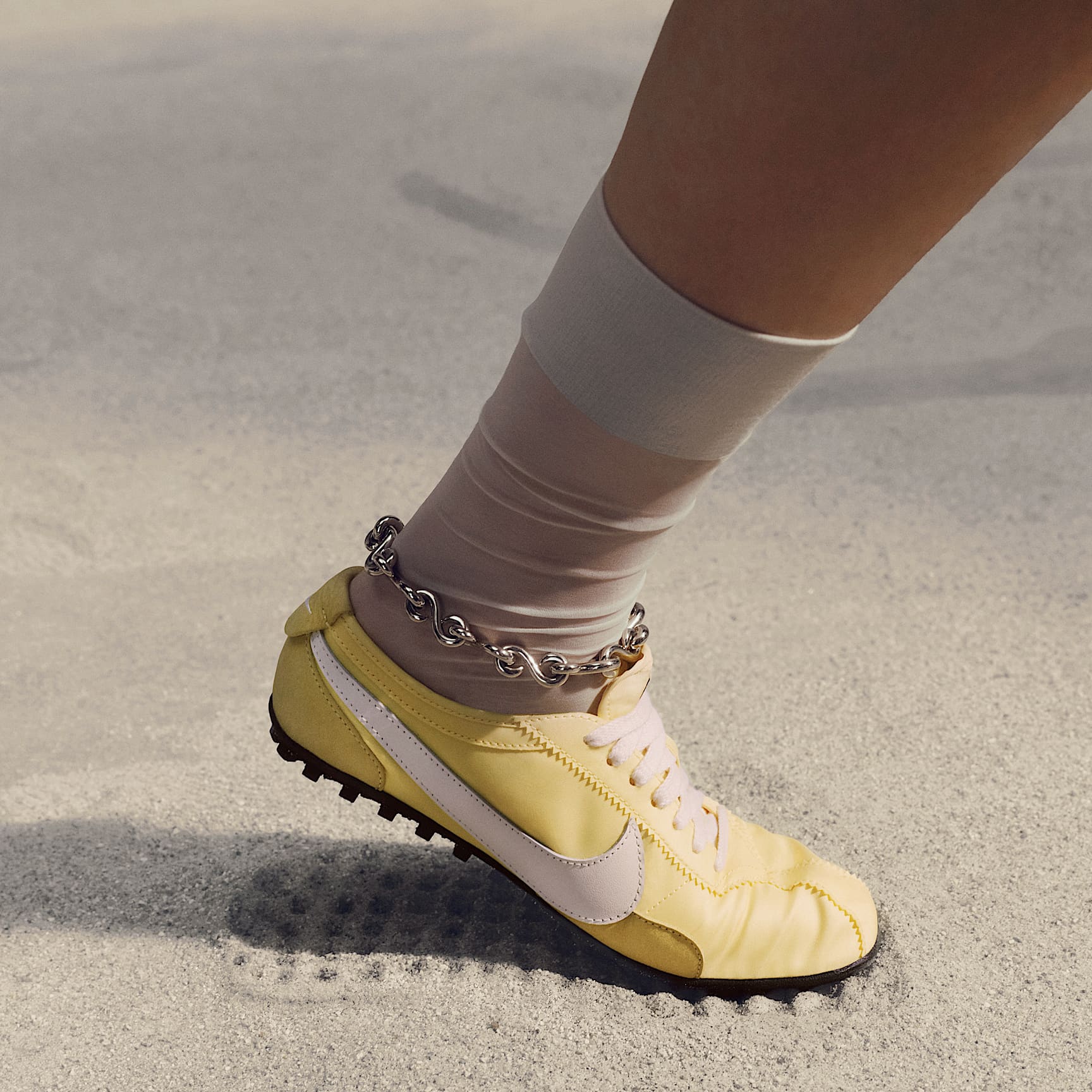 Nike Moon Shoe Original Schuh (Damen) – Soft Yellow/Schwarz/Soft Pearl