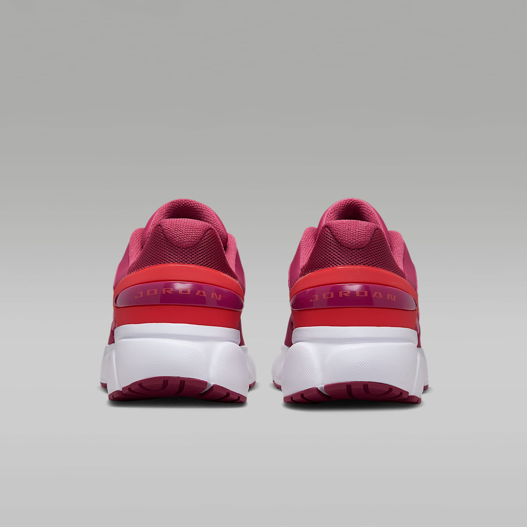 Jordan Trunner Flow Damenschuhe – Sweet Beet/Pale Ivory/Desert Berry/Track Red