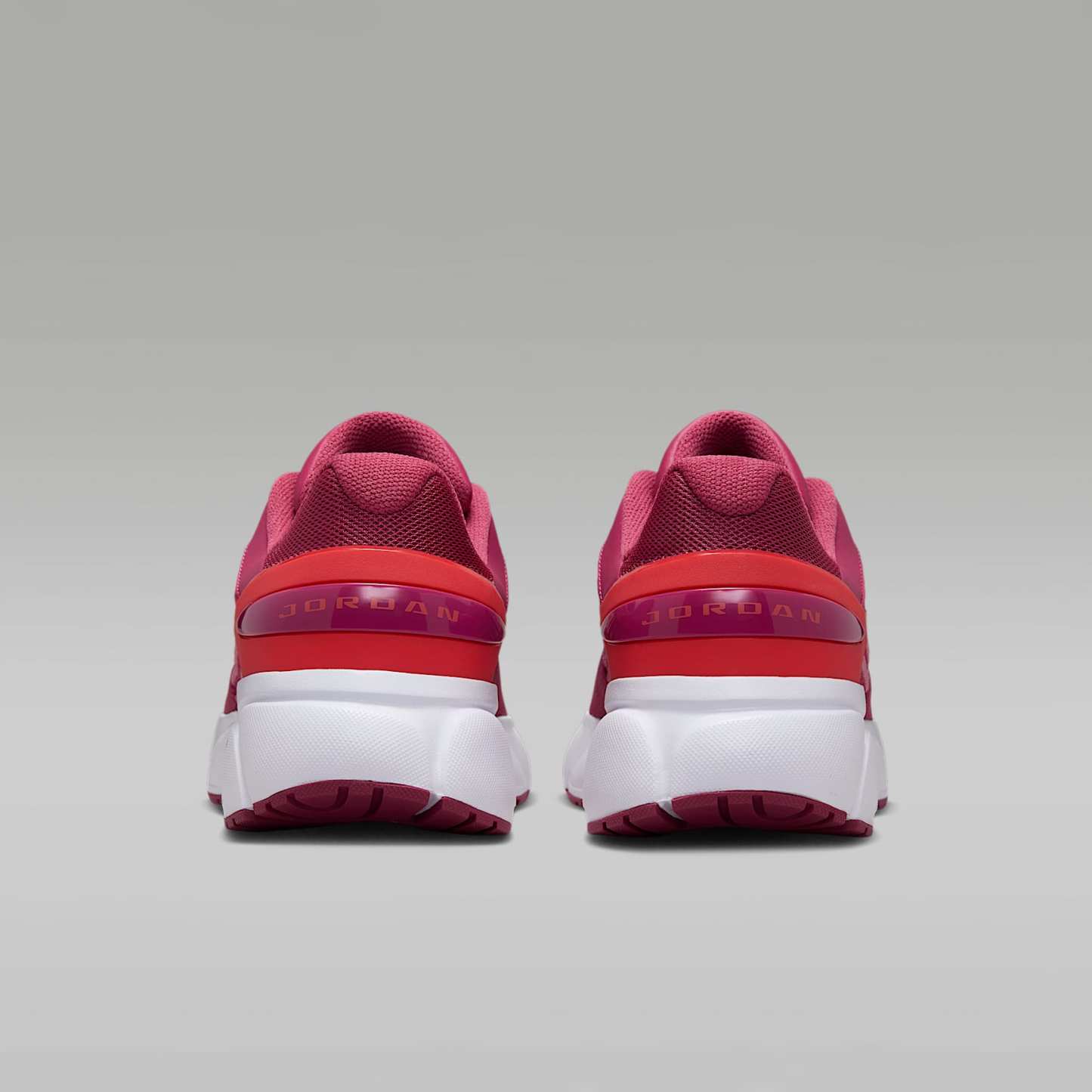 Jordan Trunner Flow Damenschuhe – Sweet Beet/Pale Ivory/Desert Berry/Track Red