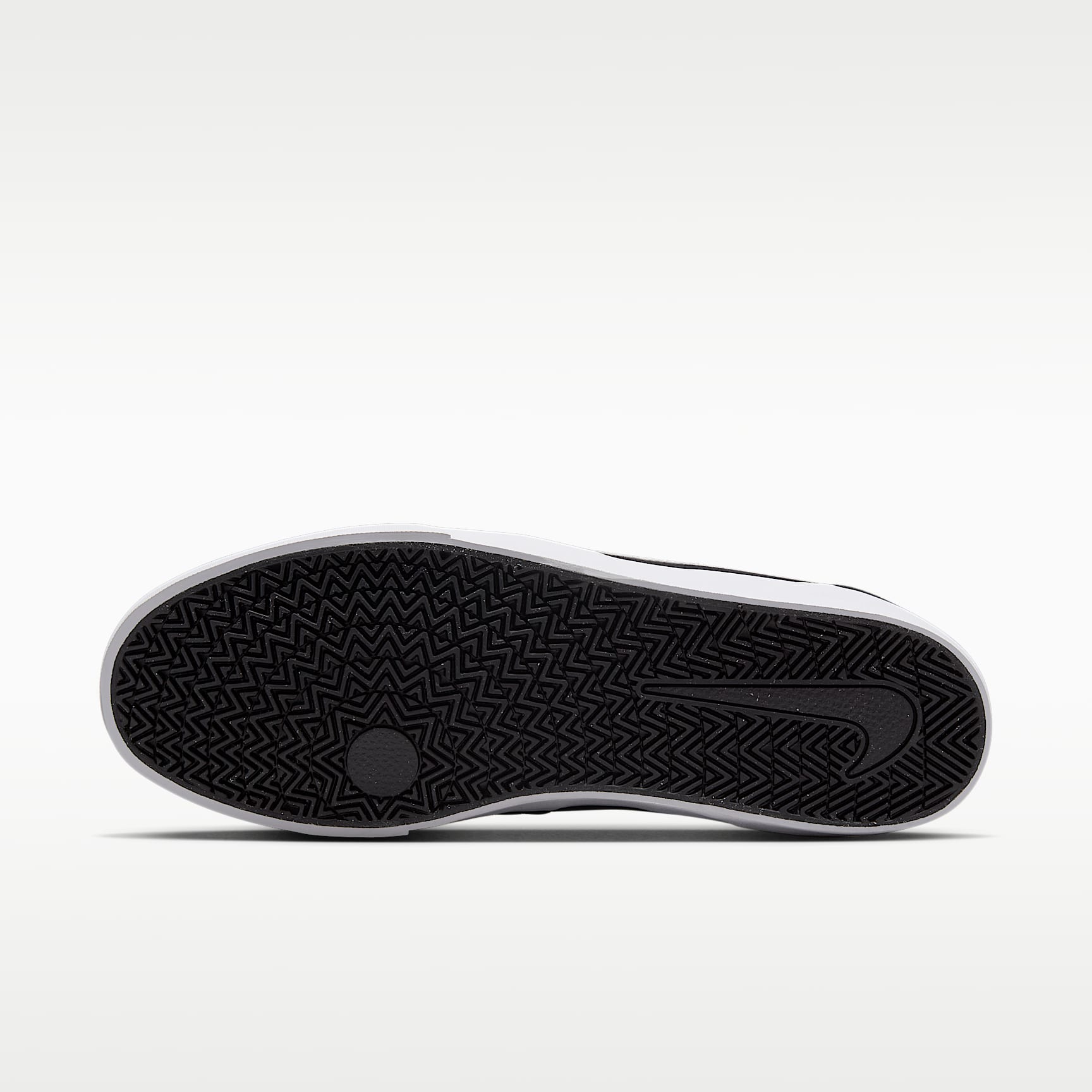 Nike Charge Wildlederschuh (Herren) – Schwarz/Schwarz/Weiß