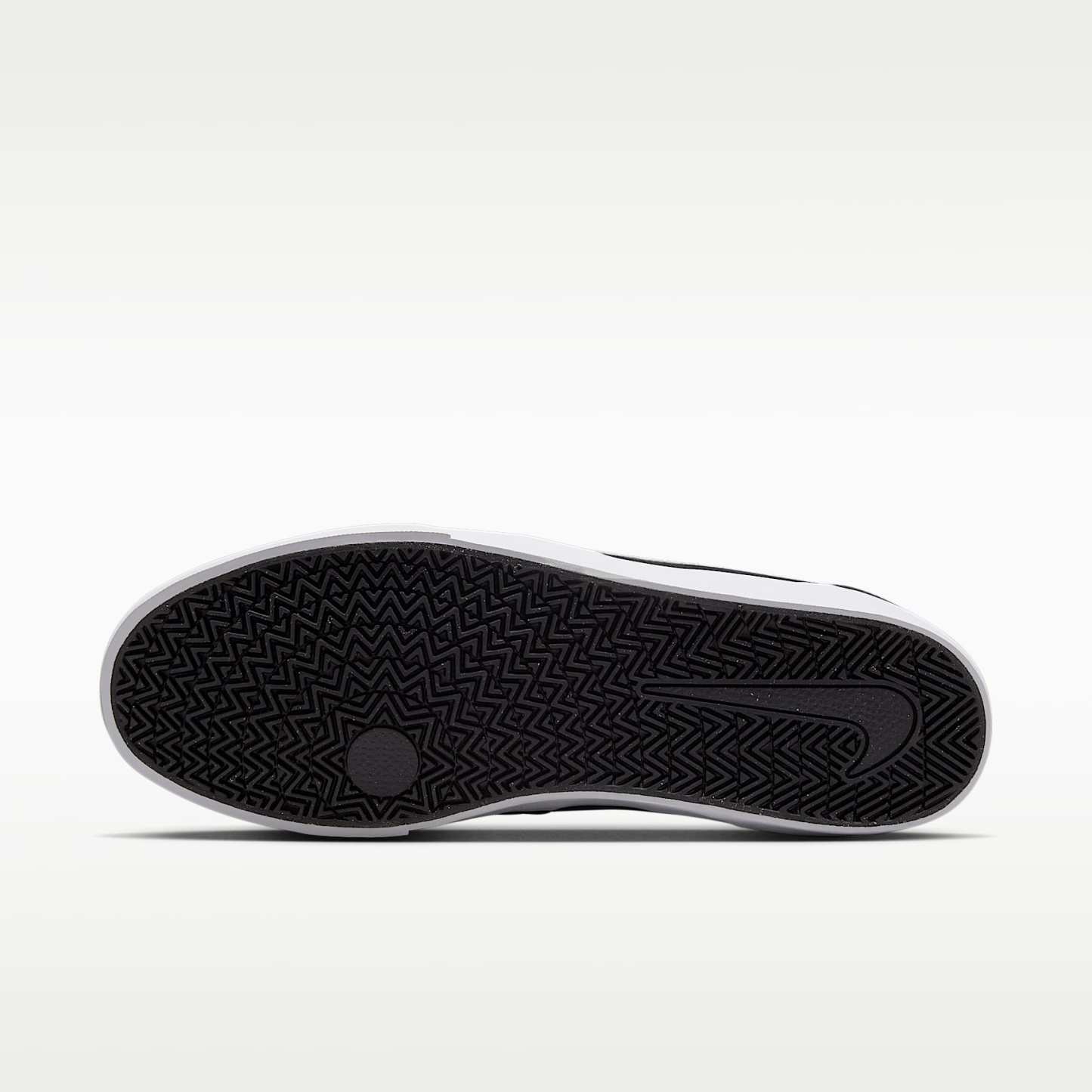 Nike Charge Wildlederschuh (Herren) – Schwarz/Schwarz/Weiß